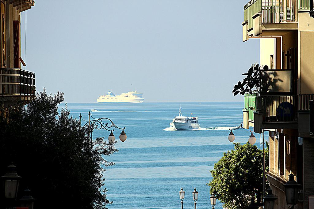 Casa Vacanze Velia Salerno Eksteriør billede